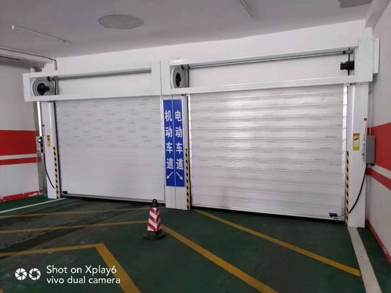 停車場(chǎng)速通門快速隔離門密封保溫門廠家18002006510